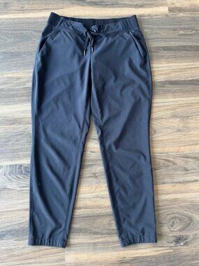 Athleta Black Lightweight Tapered Leg Pants sz 6